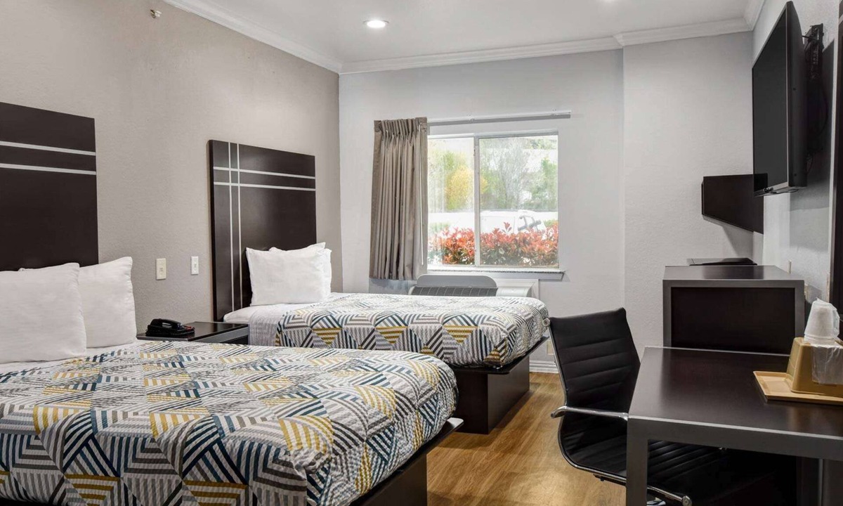 Humble Hotel | Motel 6 Humble, TX - Houston International Airport