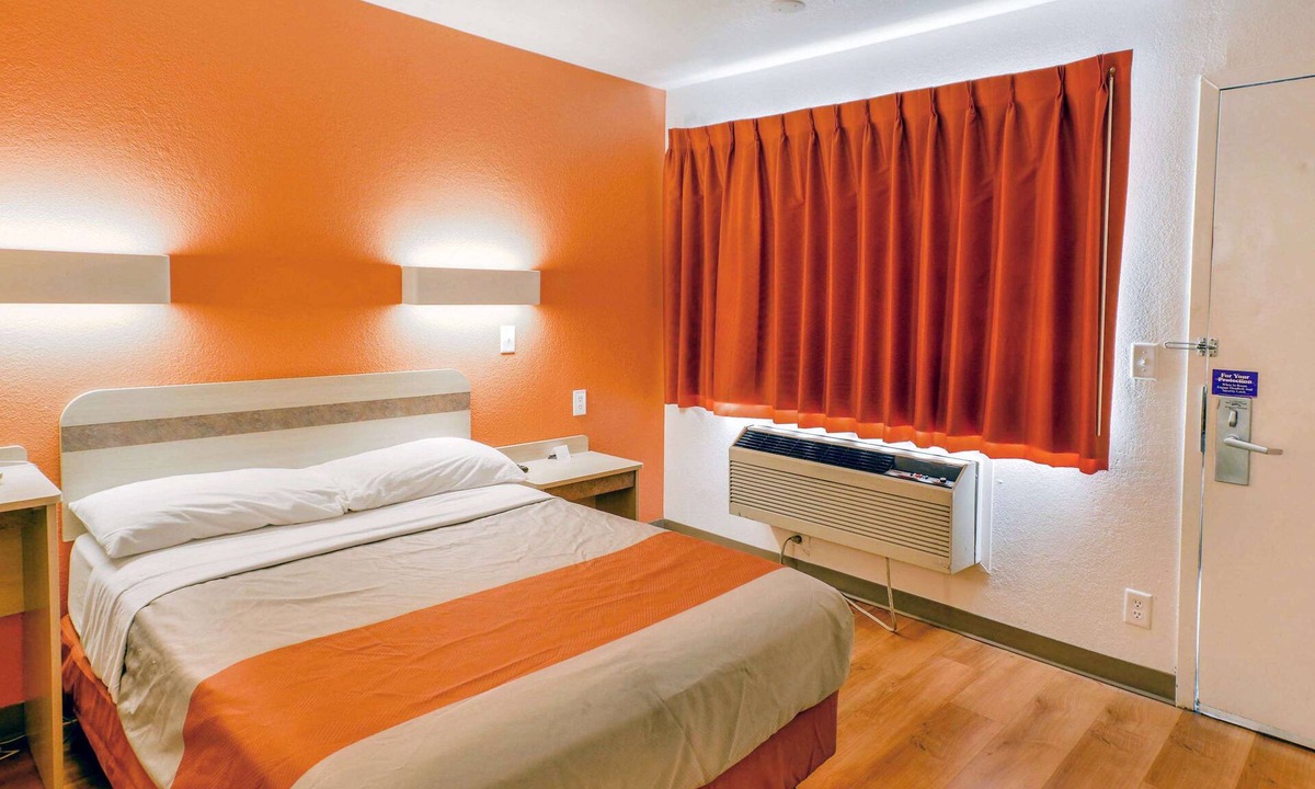 Huntsville Hotel | Motel 6 Huntsville, TX