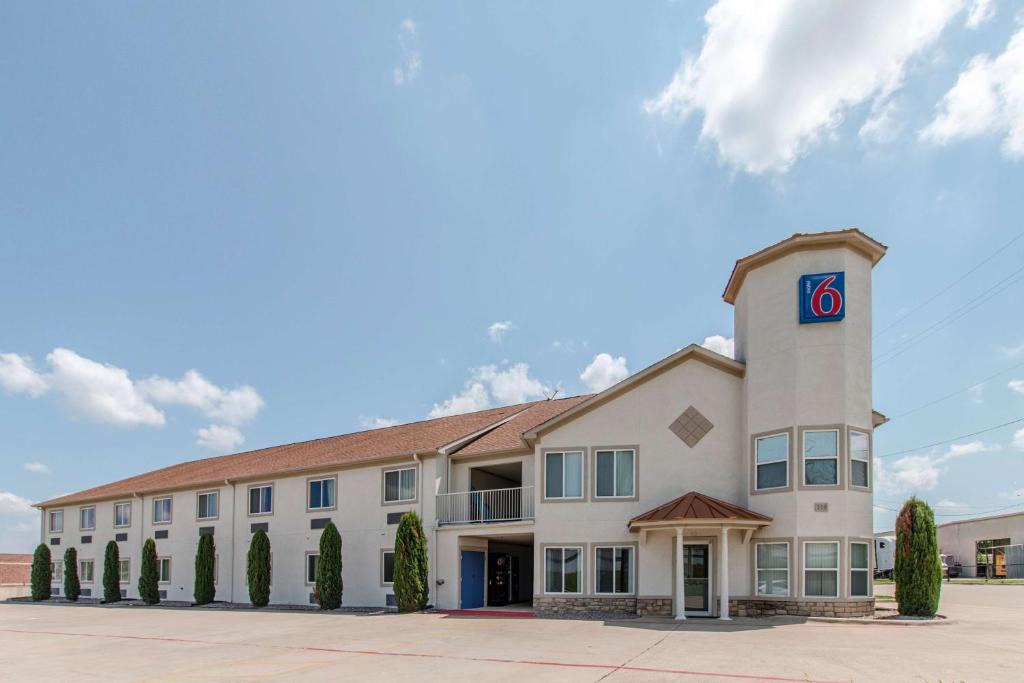 Hutchins Hotel | Motel 6-Hutchins, TX