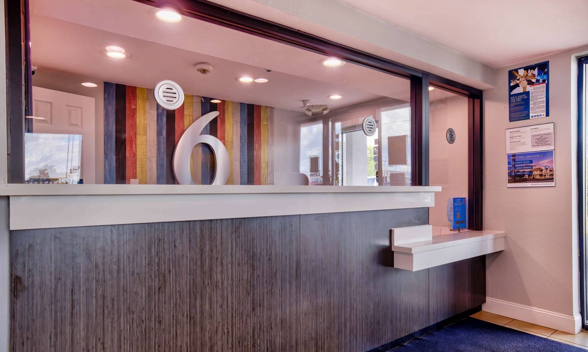 Tougaloo Hotel | Motel 6 Jackson, MS