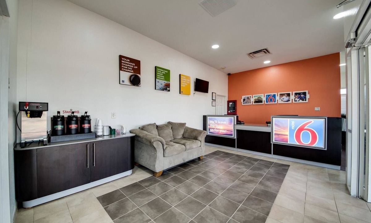 Jennings Hotel | Motel 6 Jennings, LA