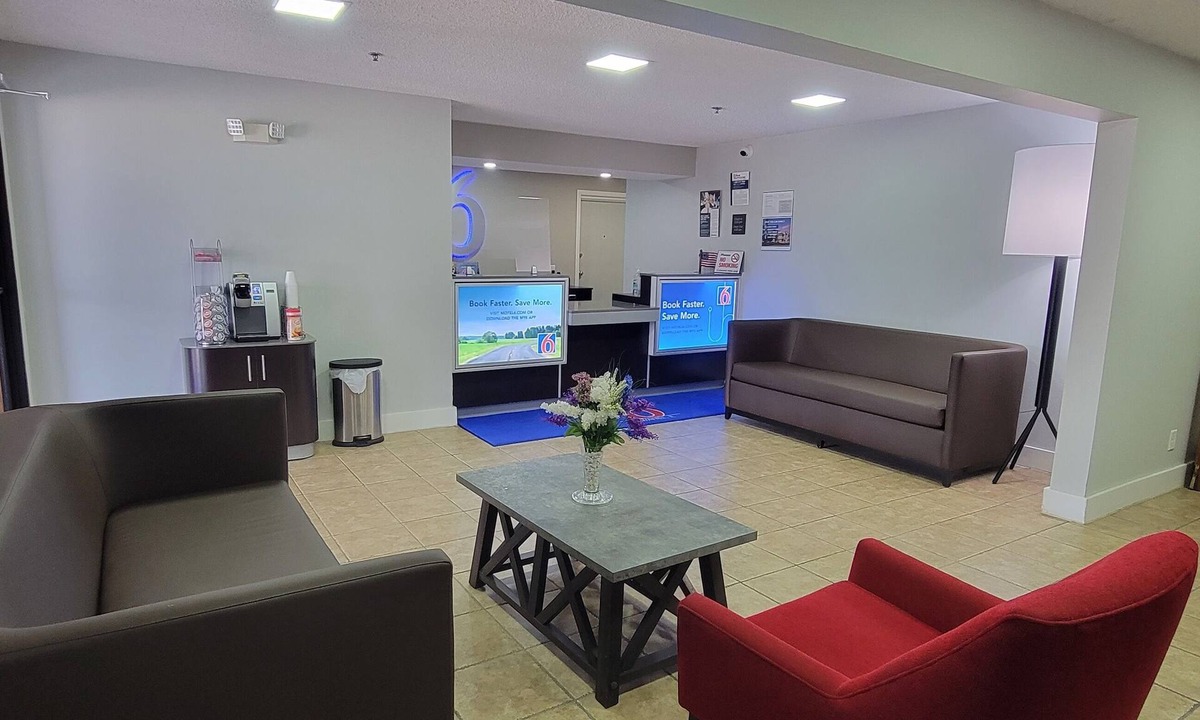 Kewanee Hotel | Motel 6 Kewanee, IL