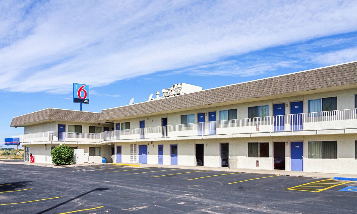Laramie Hotel | Motel 6 Laramie, WY