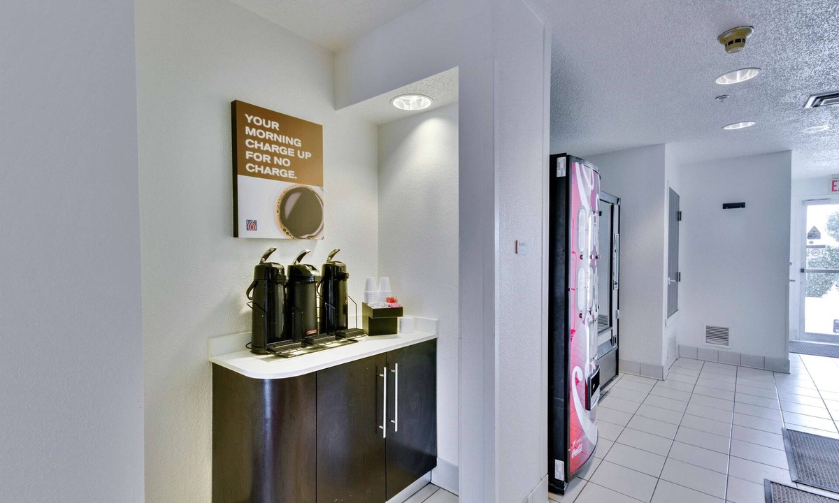 Lewisville Hotel | Motel 6 Lewisville, TX - Dallas