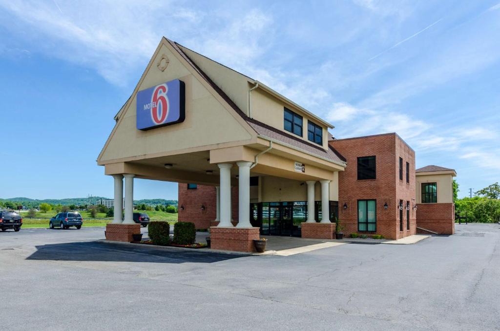 Lexington Hotel | Motel 6-Lexington, VA