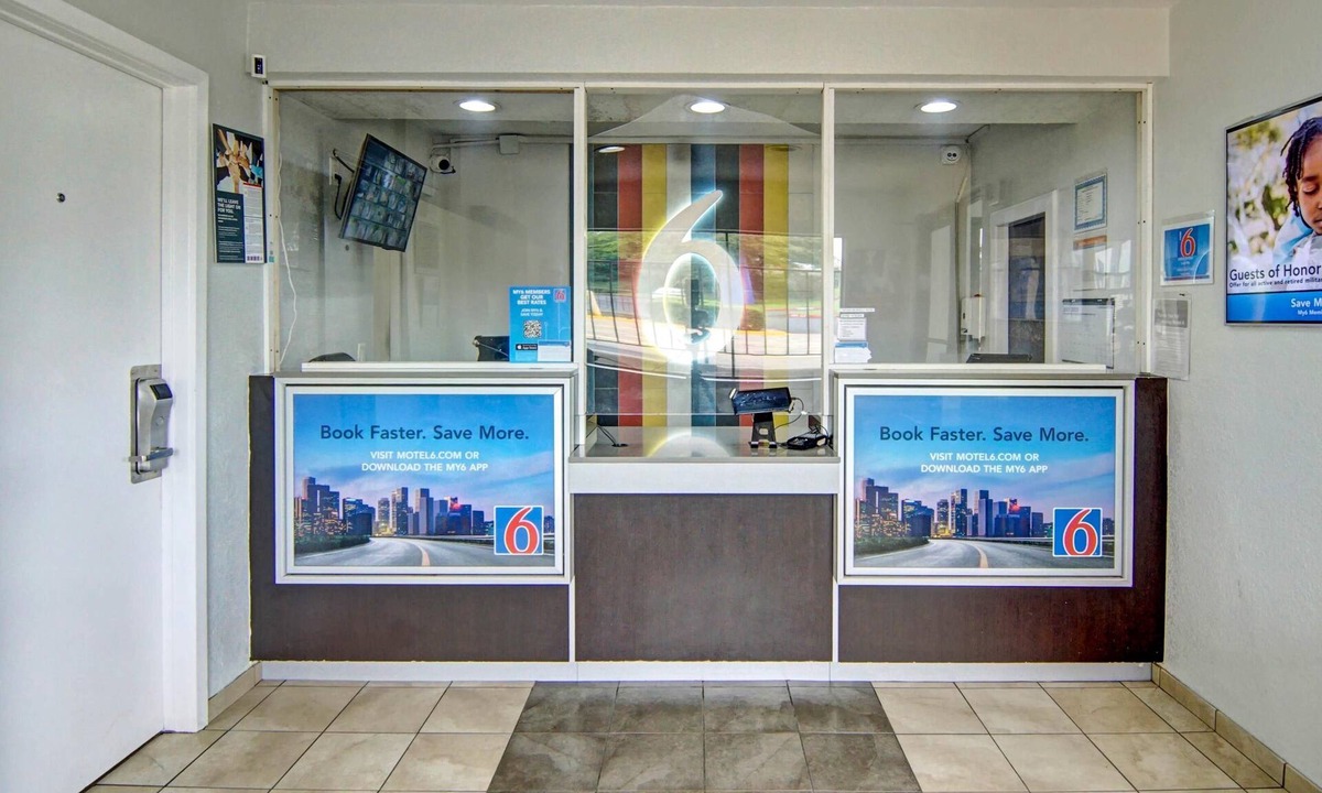 Longview Hotel | Motel 6 Longview, TX