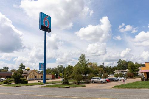 Lufkin Hotel | Motel 6-Lufkin, TX