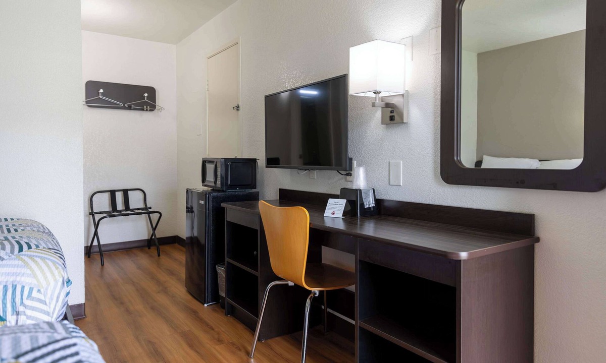 Lufkin Hotel | Motel 6 Lufkin, TX