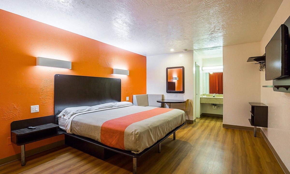Madisonville Hotel | Motel 6 Madisonville, TX