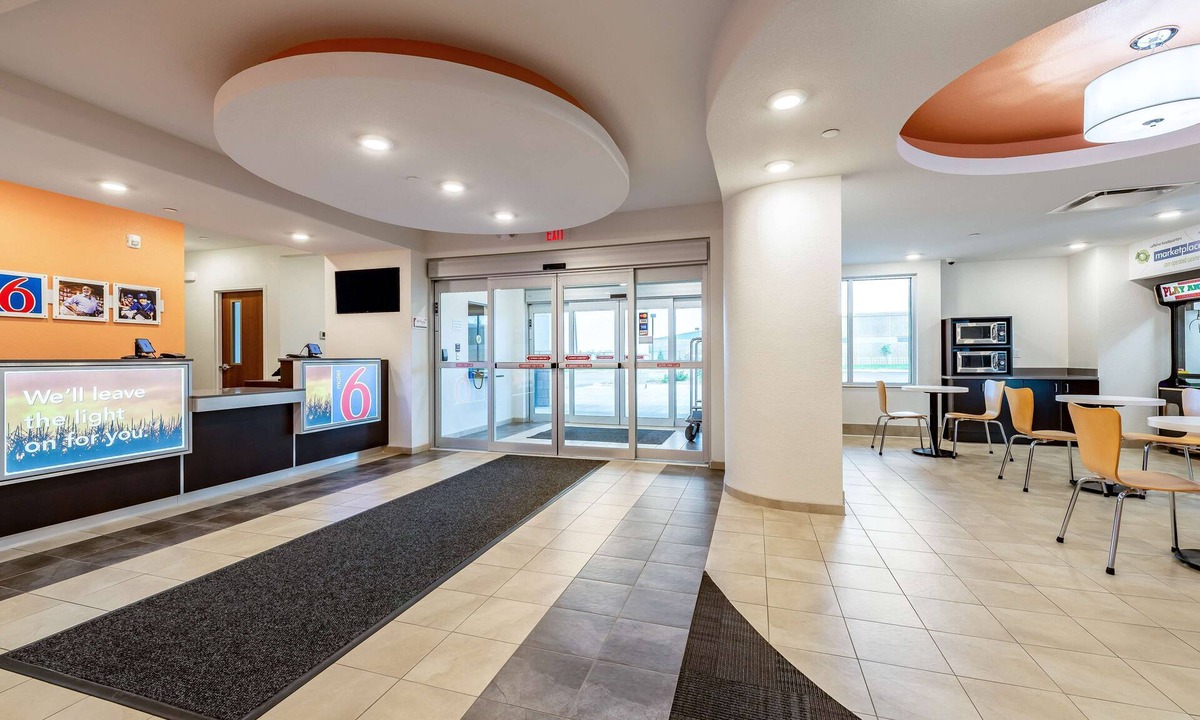 Mankato Hotel | Motel 6 Mankato, MN