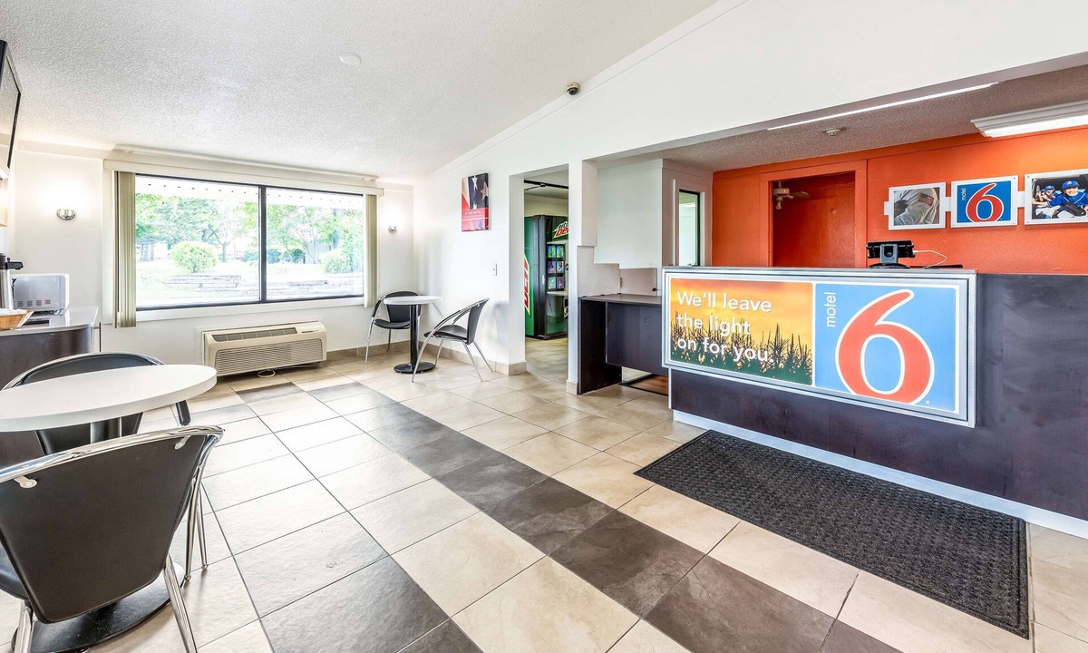 Mansfield Hotel | Motel 6 Mansfield, OH