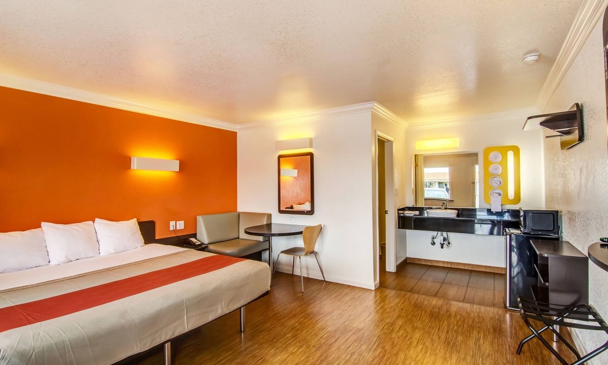 Manteca Hotel | Motel 6 Manteca, CA