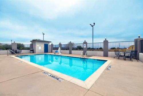Marble Falls Hotel | Motel 6-Marble Falls, TX