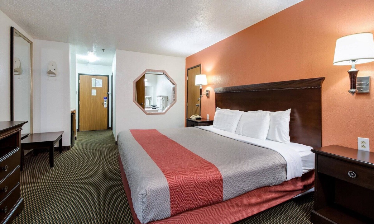 Marion Hotel | Motel 6 Marion, IL
