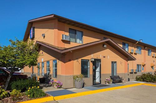 Marshalltown Hotel | Motel 6-Marshalltown, IA
