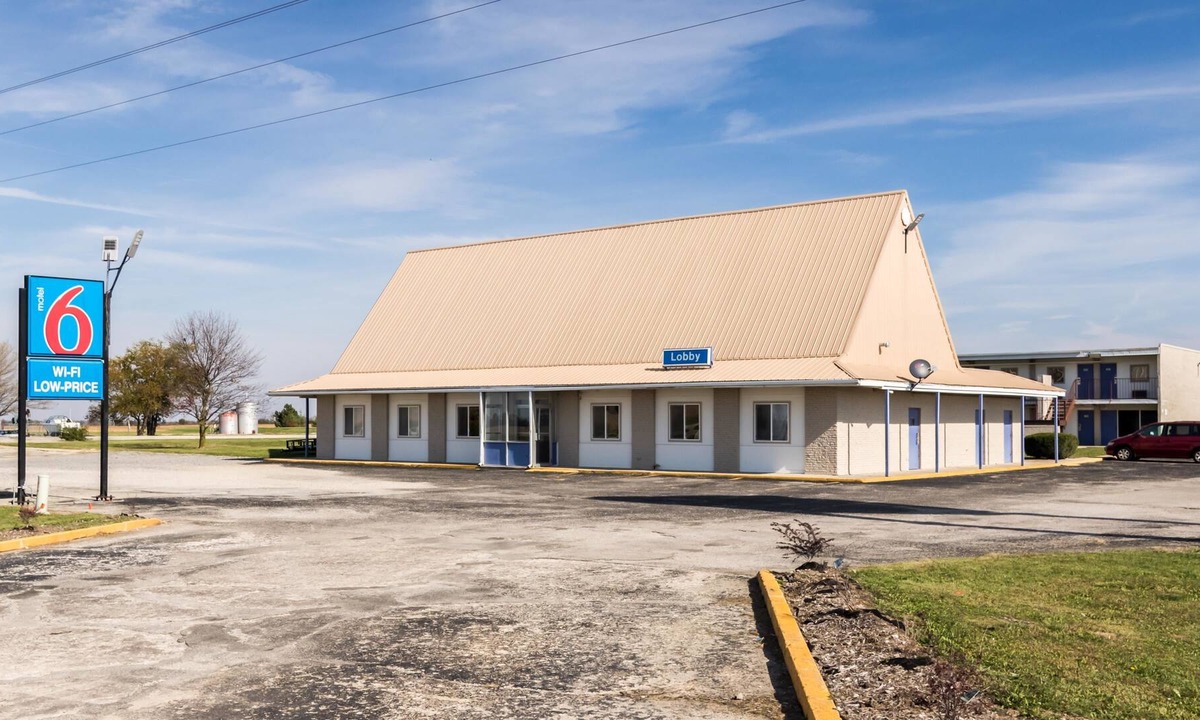Mattoon Hotel | Motel 6 Mattoon, IL