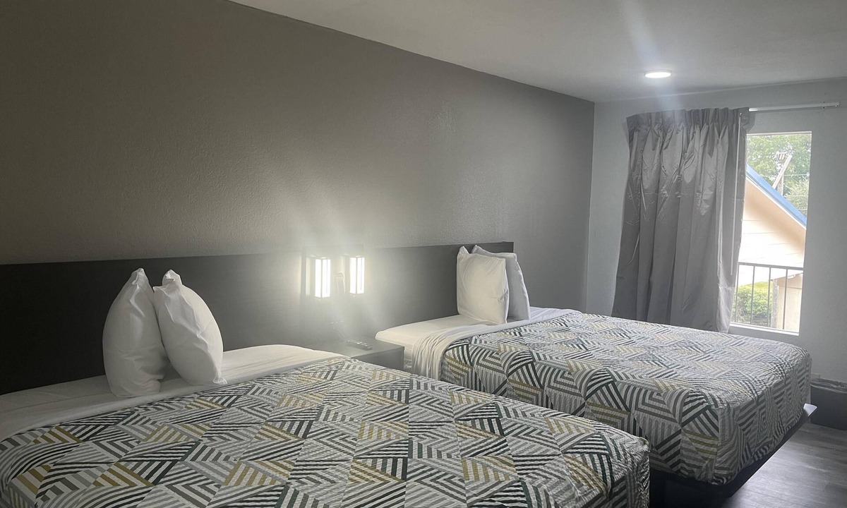 McComb Hotel | Motel 6 – Mccomb, Ms