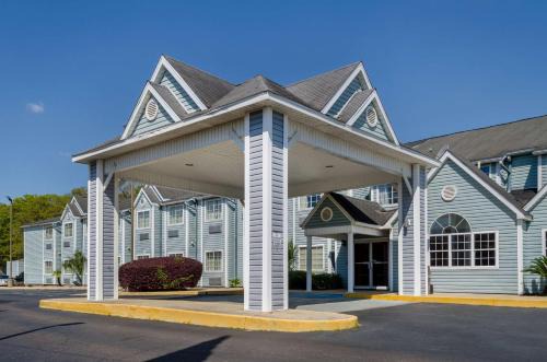 Tillmans Corner Hotel | Motel 6-Mobile, AL