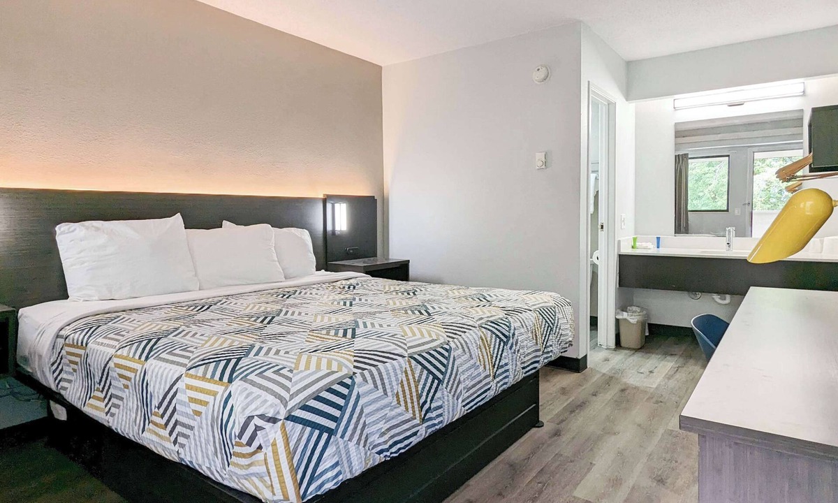 Nashua Hotel | Motel 6 Nashua, NH - South