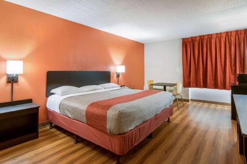New Stanton Hotel | Motel 6-New Stanton, PA