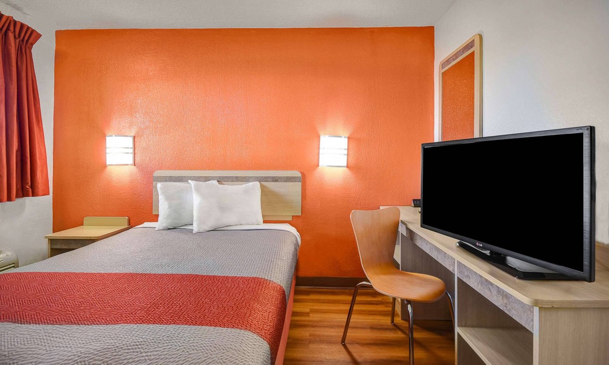 North Ridgeville Hotel | Motel 6 North Ridgeville, OH - Cleveland Intl Airport - N Ridgeville
