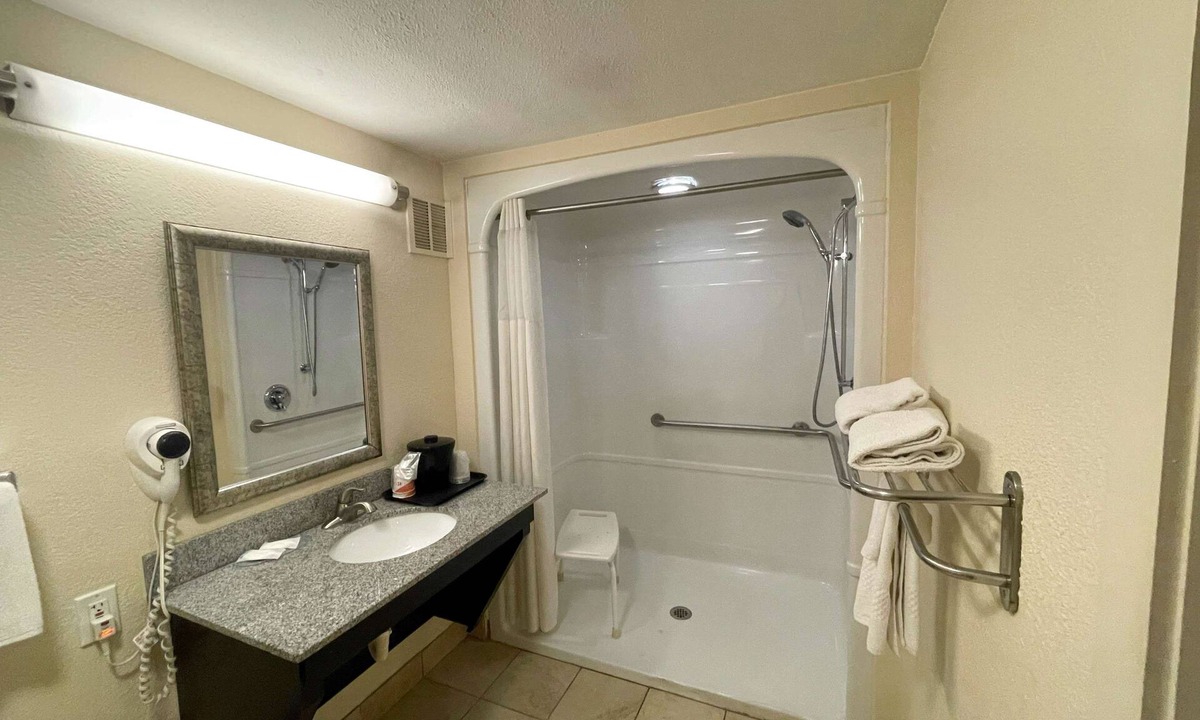 Central Oklahoma City Hotel | Motel 6 Oklahoma City, OK - Fairgrounds West