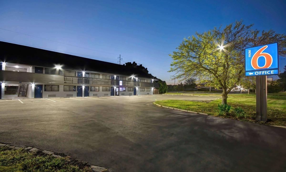 Clintonville Hotel | Motel 6 - OSU N