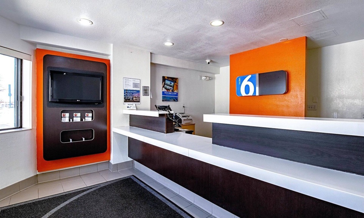 Palatine Hotel | Motel 6 Palatine, IL - Chicago Northwest