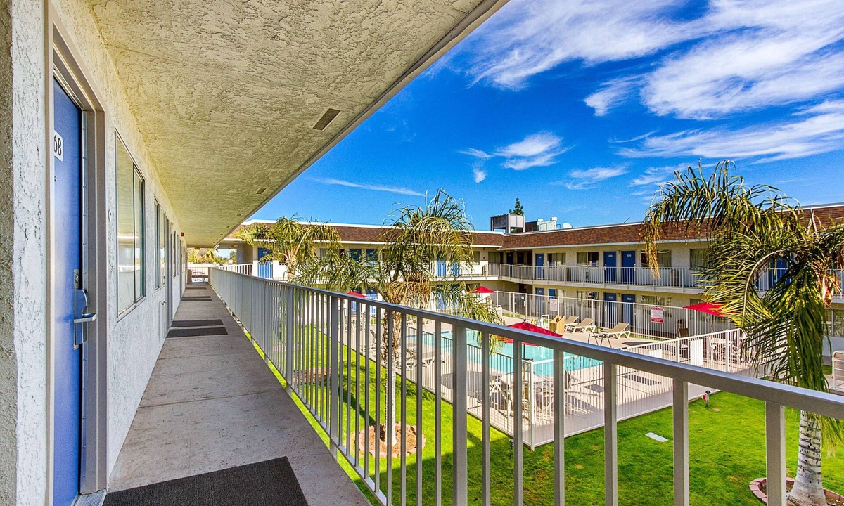 Deer Valley Hotel | Motel 6 Phoenix North - Bell Road