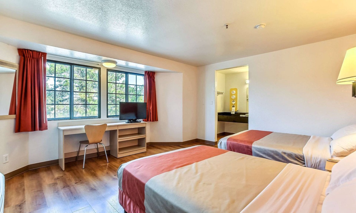 Pinole Hotel | Motel 6 Pinole, CA