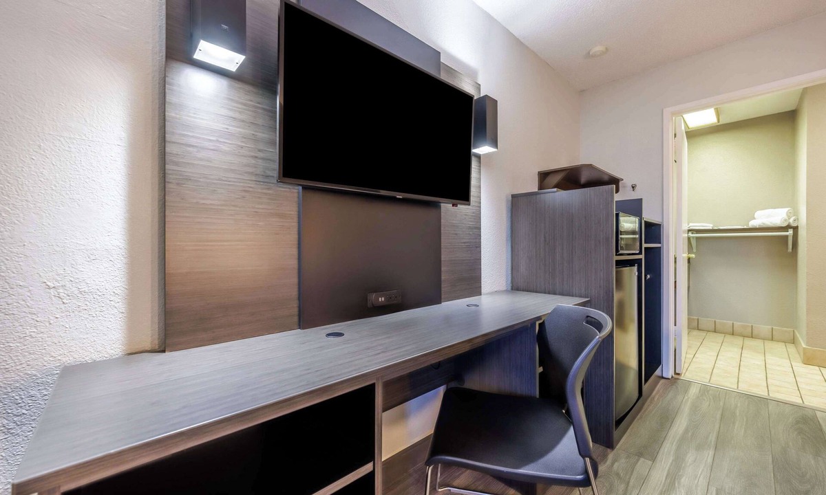 Foster - Powell Hotel | Motel 6 Portland, OR - Southeast