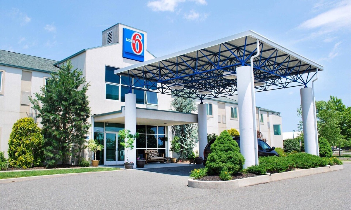 Pottstown Hotel | Motel 6 Pottstown, PA