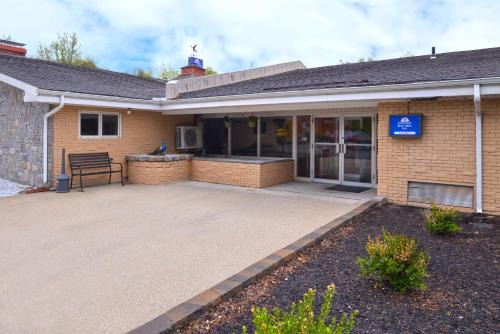 Putnam Hotel | Motel 6 Putnam CT