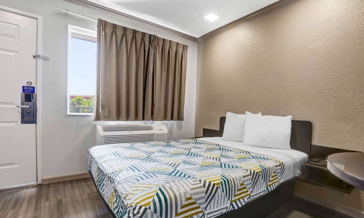 Red Bluff Hotel | Motel 6 Red Bluff, CA