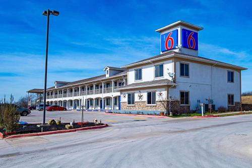 Rhome Hotel | Motel 6-Rhome, TX