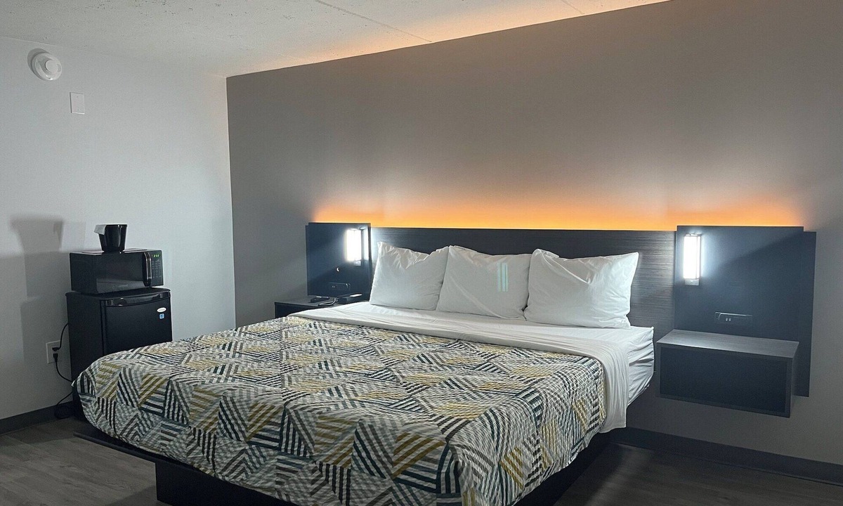 Rockford Hotel | Motel 6 Rockford, IL – RFD Airport
