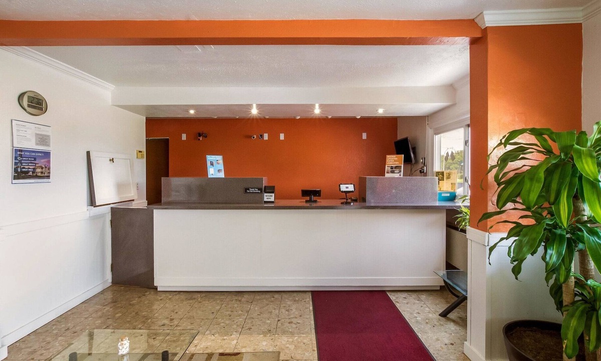 Rossford Hotel | Motel 6 Rossford, OH
