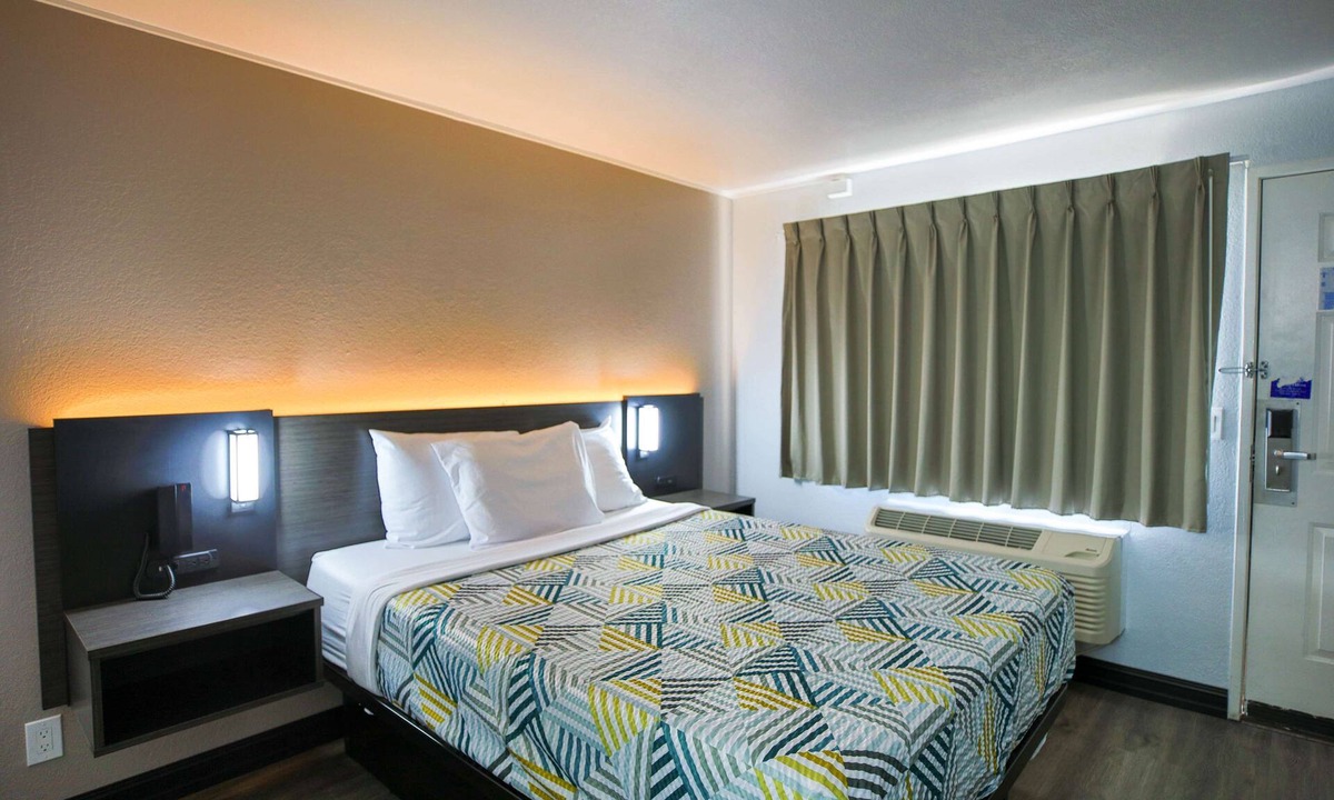 Southeastern Sacramento Hotel | Motel 6 Sacramento, CA - Central