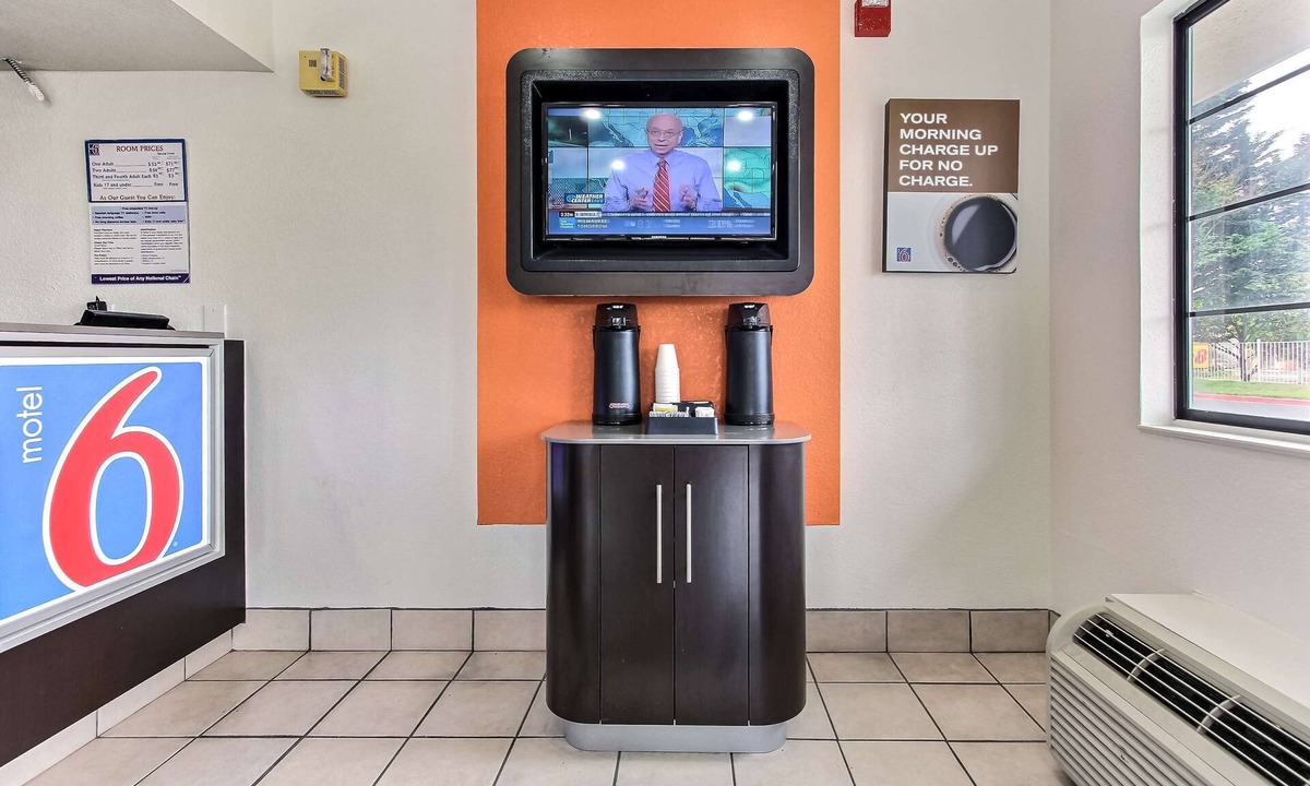 Salinas Hotel | Motel 6 Salinas, CA - North Monterey Area