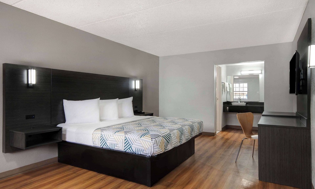 Medical Center District Hotel | Motel 6 San Antonio, TX - Northwest Medical Center