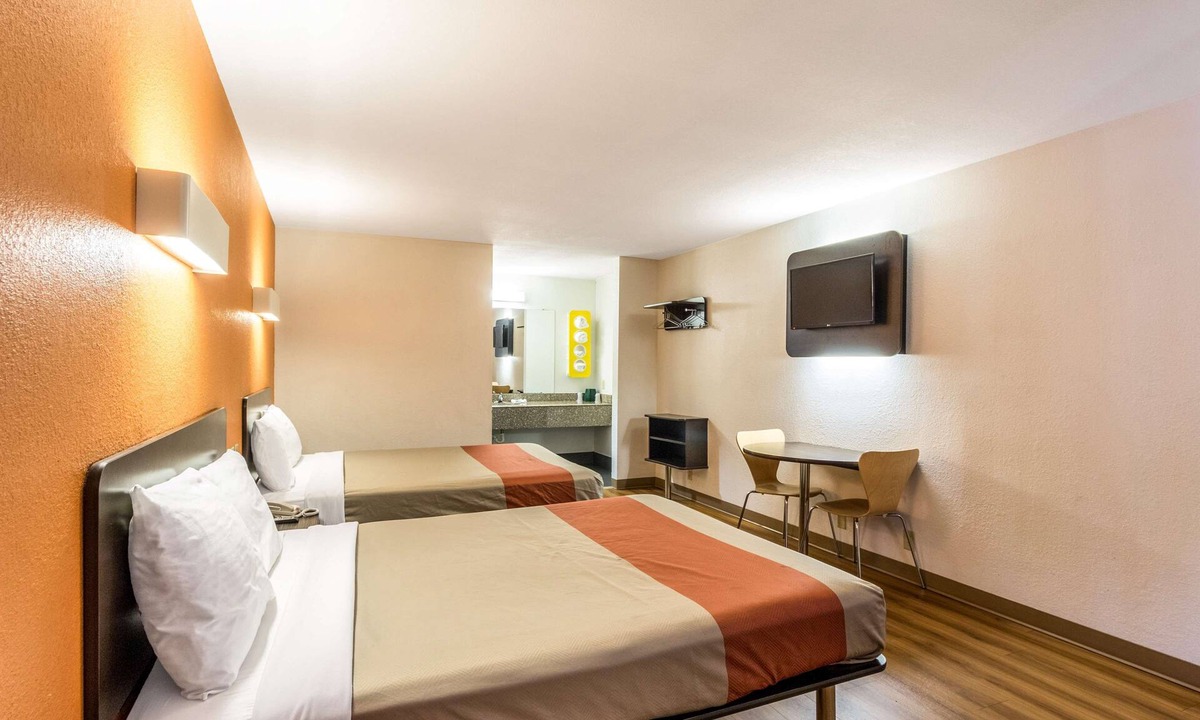 San Antonio Hotel | Motel 6 San Antonio, TX - South IH-10 East
