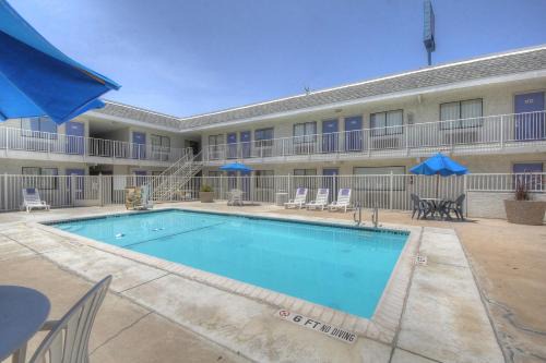 North San Antonio - SAT Hotel | Motel 6-San Antonio, TX - Fort Sam Houston