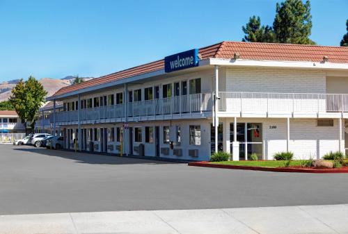 East San Jose Hotel | Motel 6 San Jose CA South