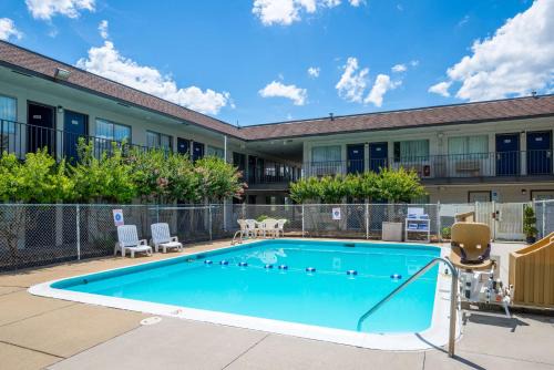 Sandston Hotel | Motel 6-Sandston, VA - Richmond, Va