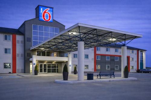 North Industrial Hotel | Motel 6-Saskatoon, SK