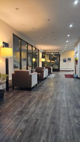 Sault Ste. Marie Hotel | Motel 6 Sault Ste. Marie, ON