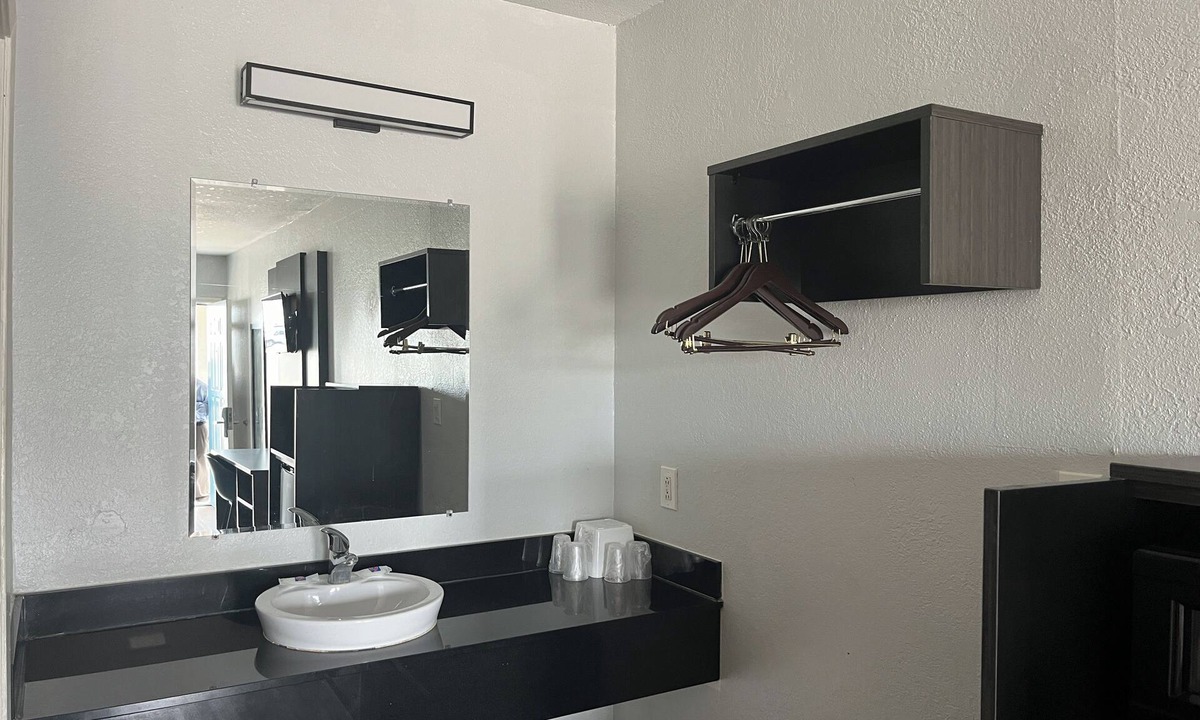 Seguin Hotel | Motel 6 Seguin, TX