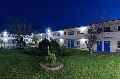 Staunton Hotel | Motel 6-Staunton, VA