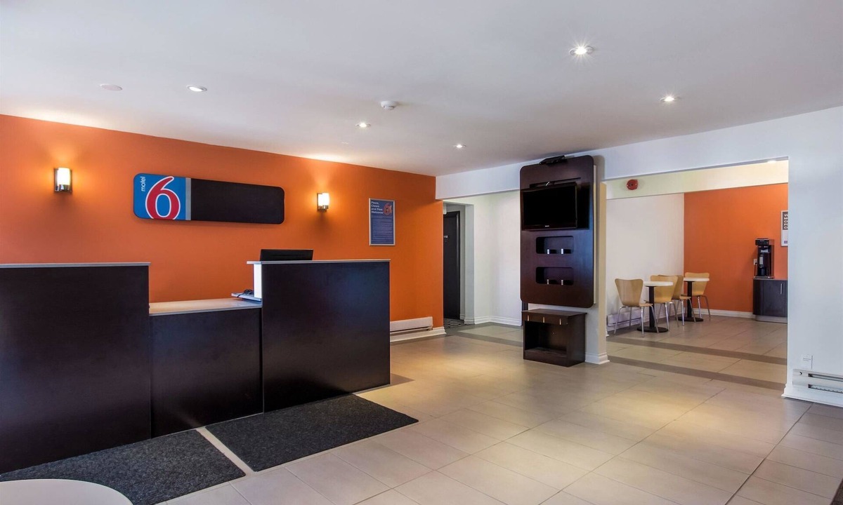 Sudbury Hotel | Motel 6 Sudbury, ON