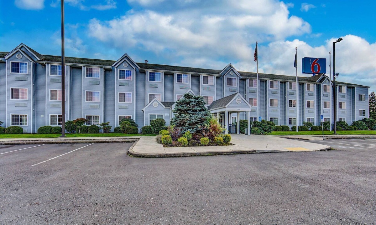 Sutherlin Hotel | Motel 6 Sutherlin, OR